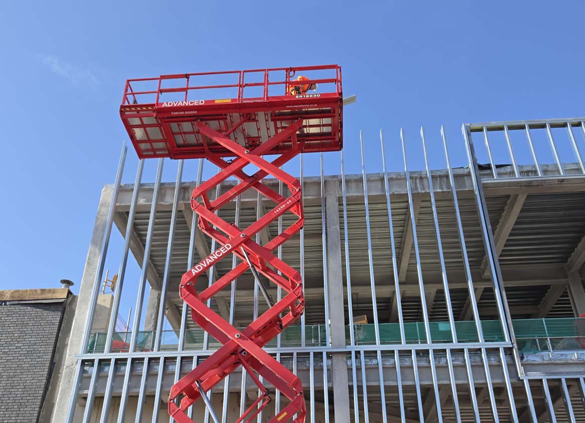Looking for SFS/Cladding Fitters and mates